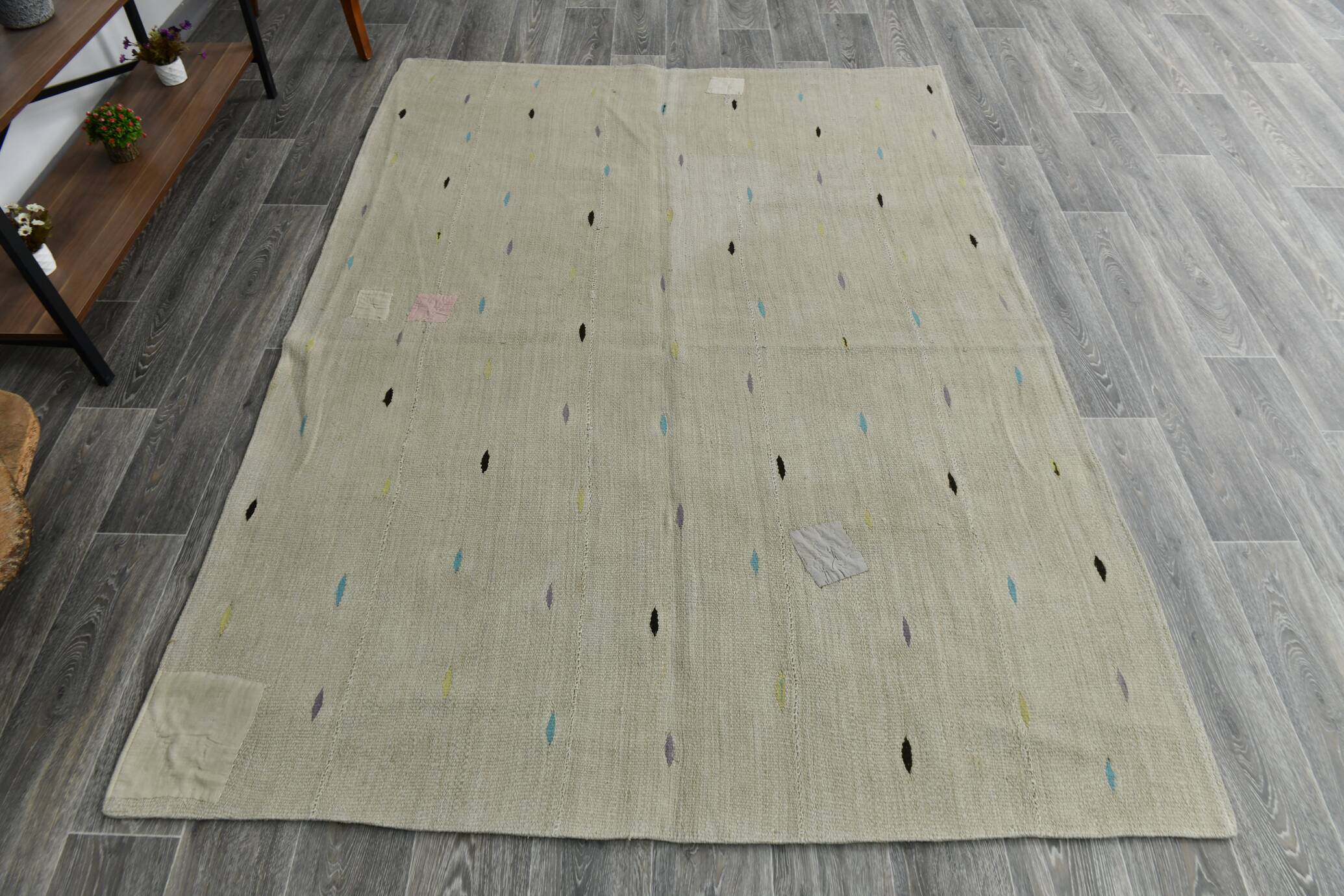 Tapis Kilim Minimaliste Beige Naturel à Motifs Ethniques, 164x225 Cm