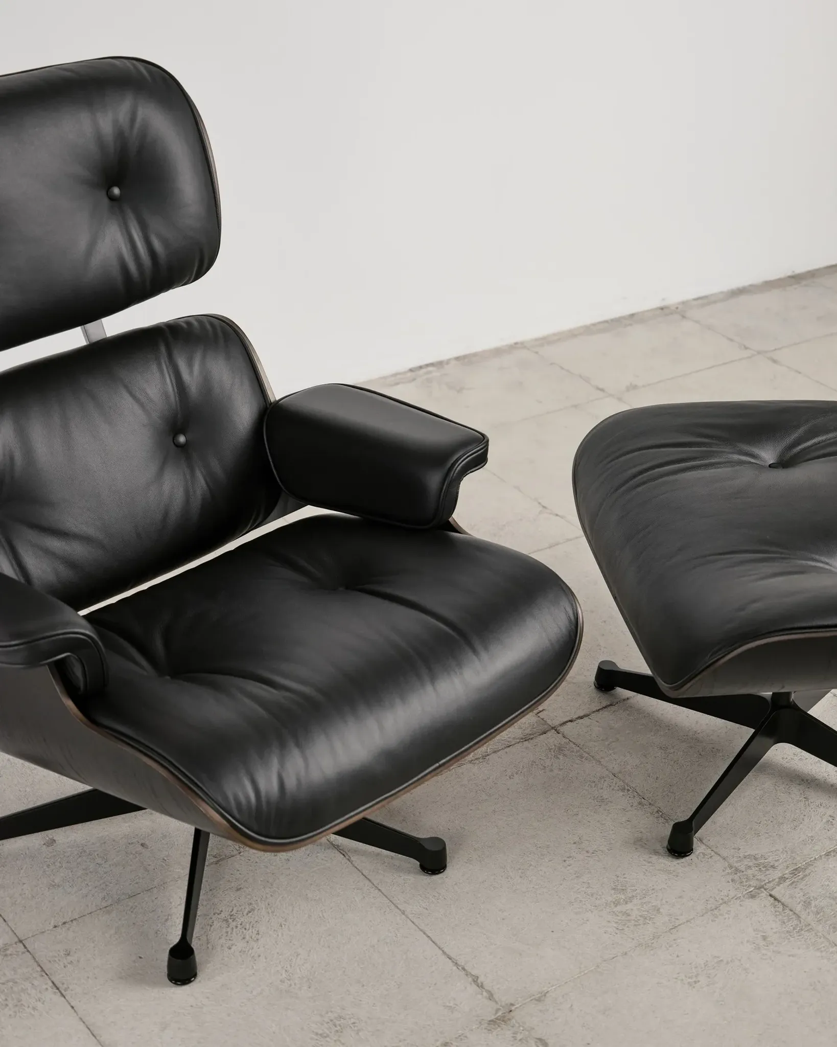 Lounge Chair and ottoman in black leather by Charles & Ray Eames, Vitra