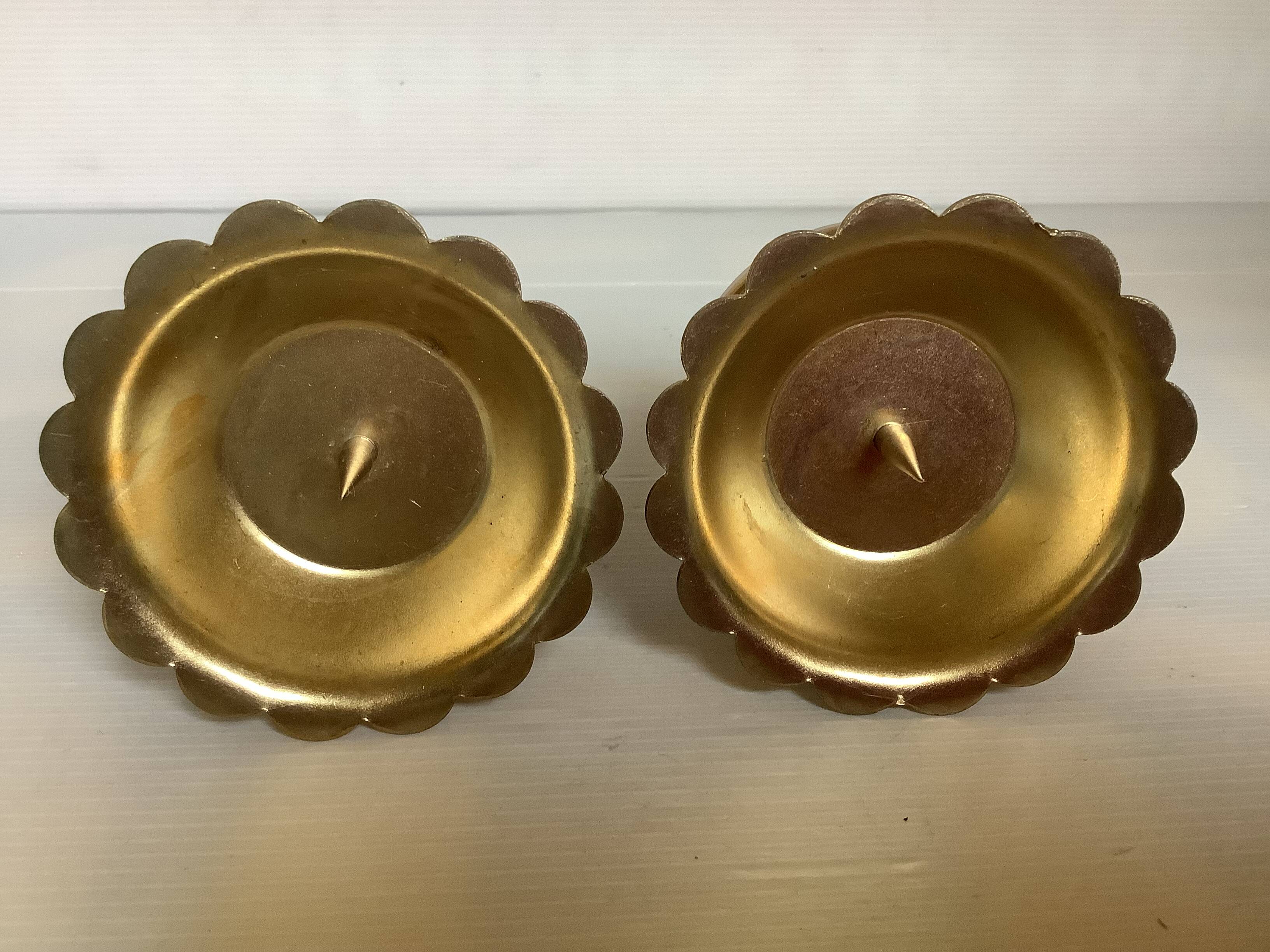 Pair of flower candle holders in gold metal