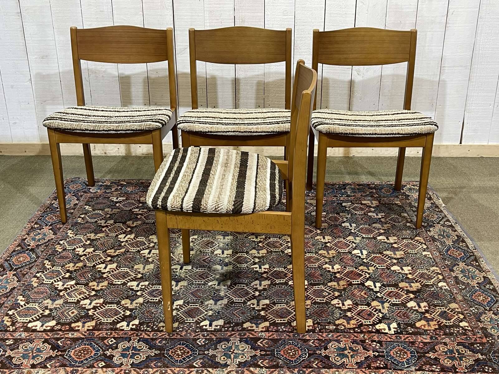 Set of 4 English chairs from the 70s in blond oak.