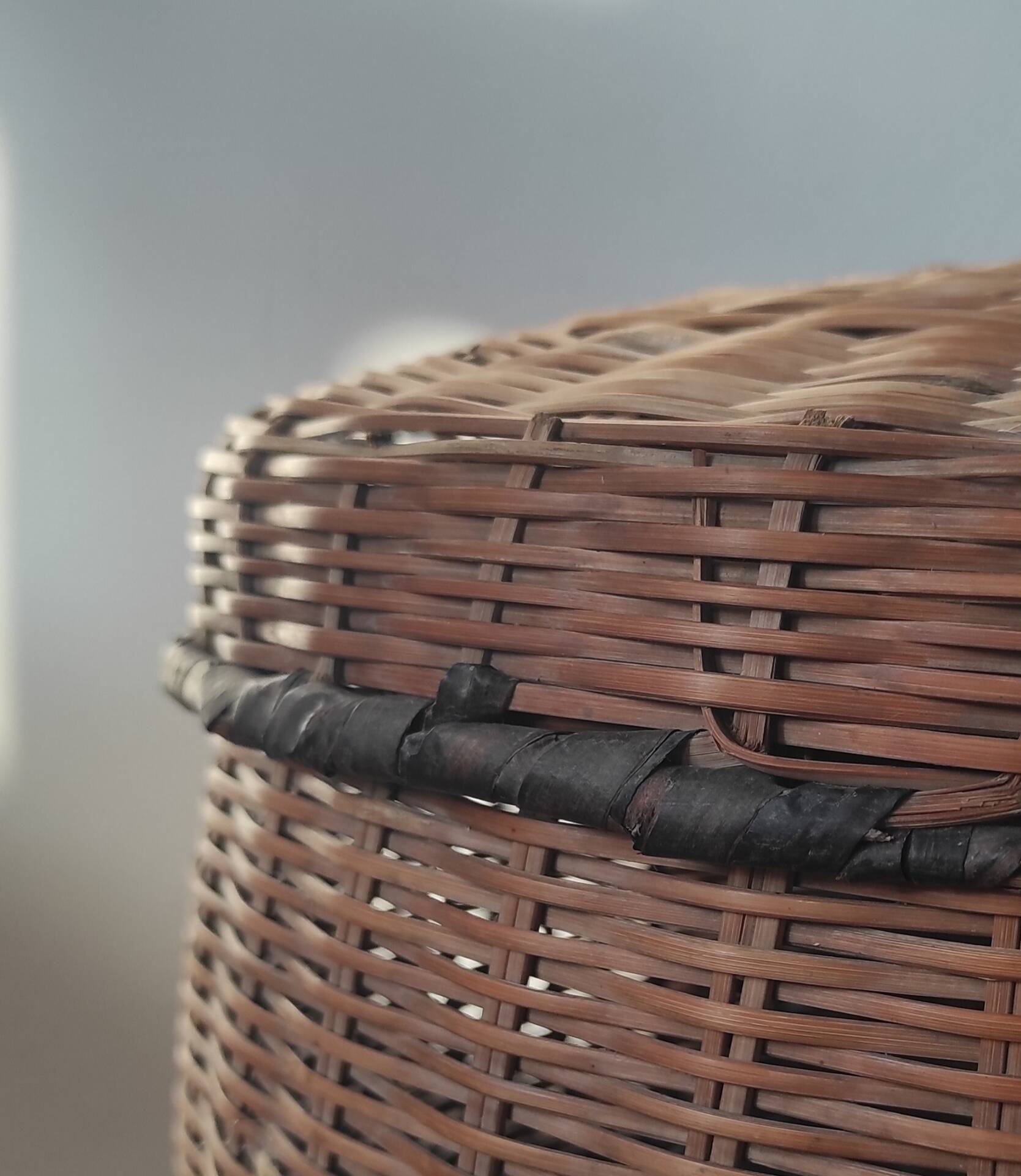 Boîte de rangement vintage en bambou tressé et osier