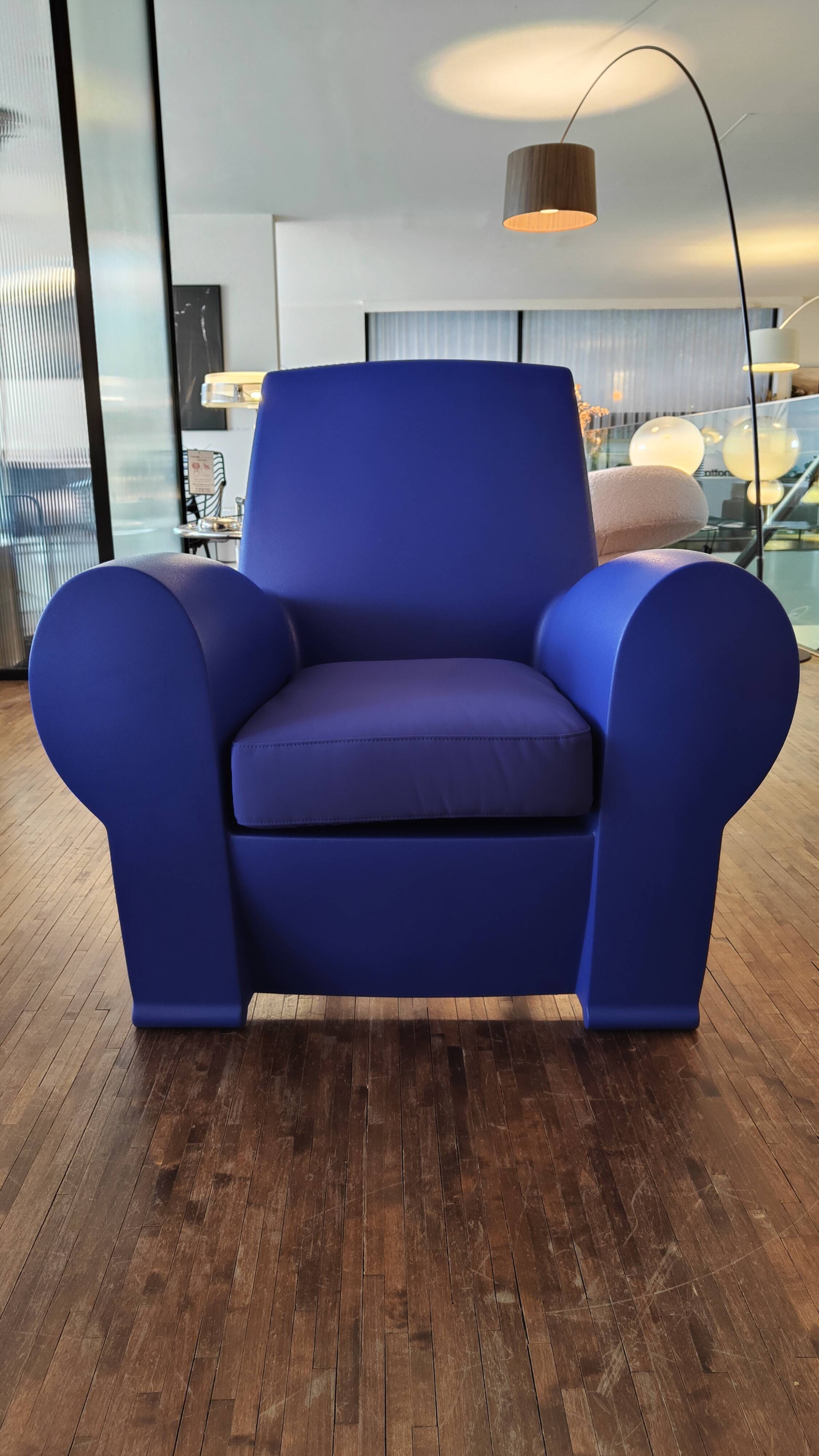Richard 3 armchair by Stark