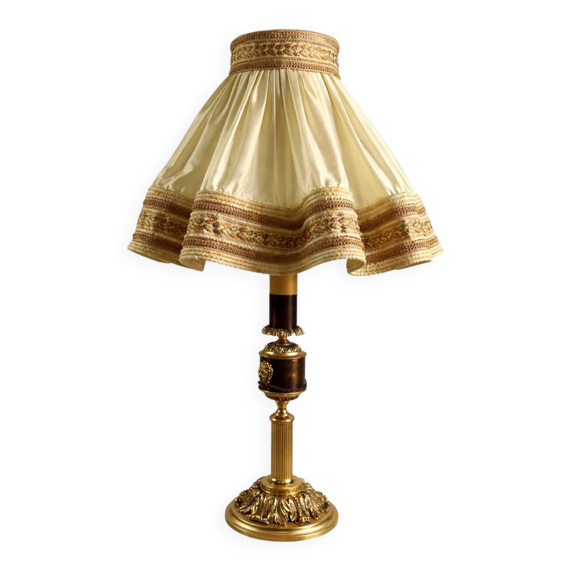 Empire style table lamp with lion heads – gilded bronze and pleated shade
