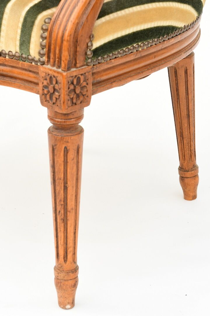 Louis XVI-style convertible chair