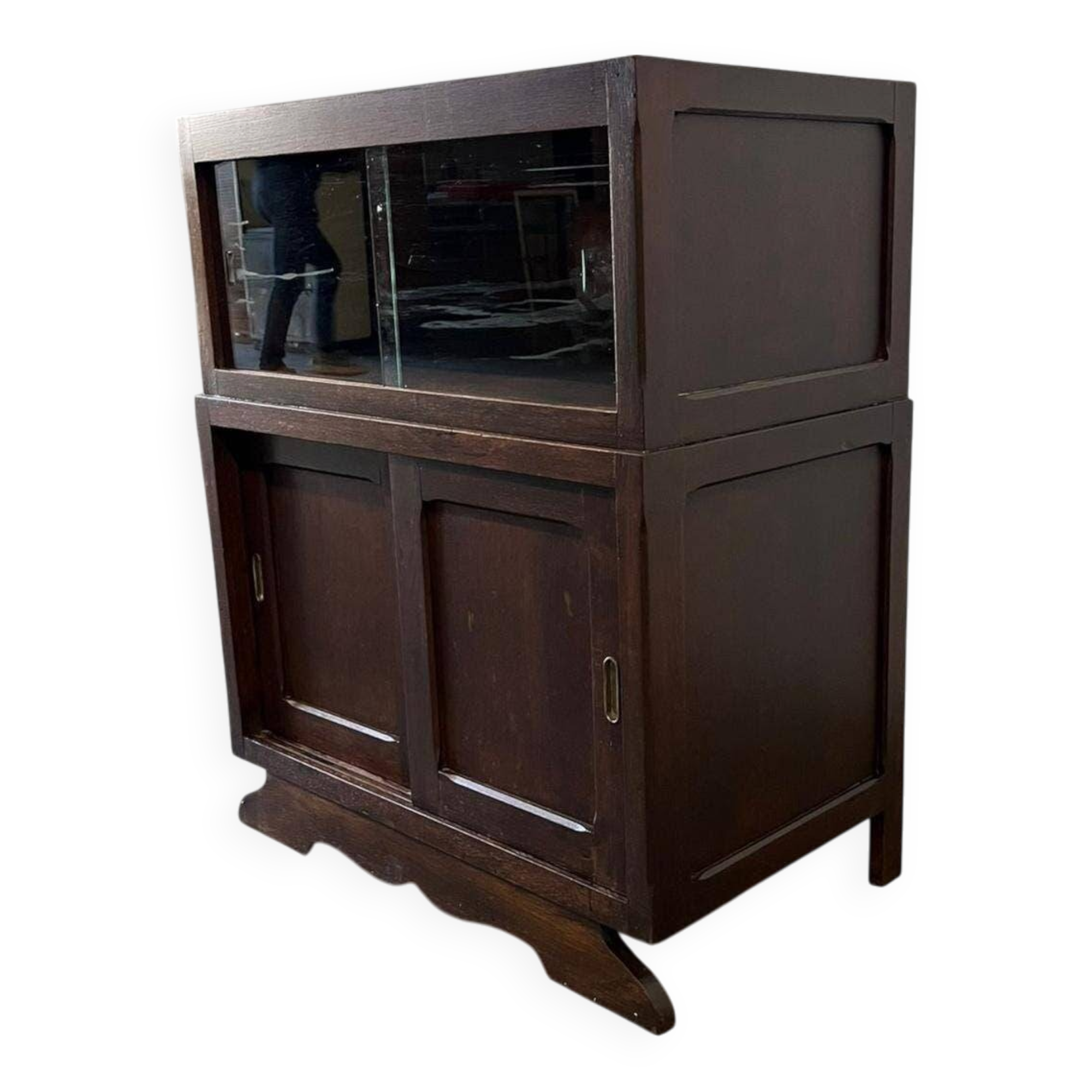 Armoire vitrine en bois vintage avec accent art déco