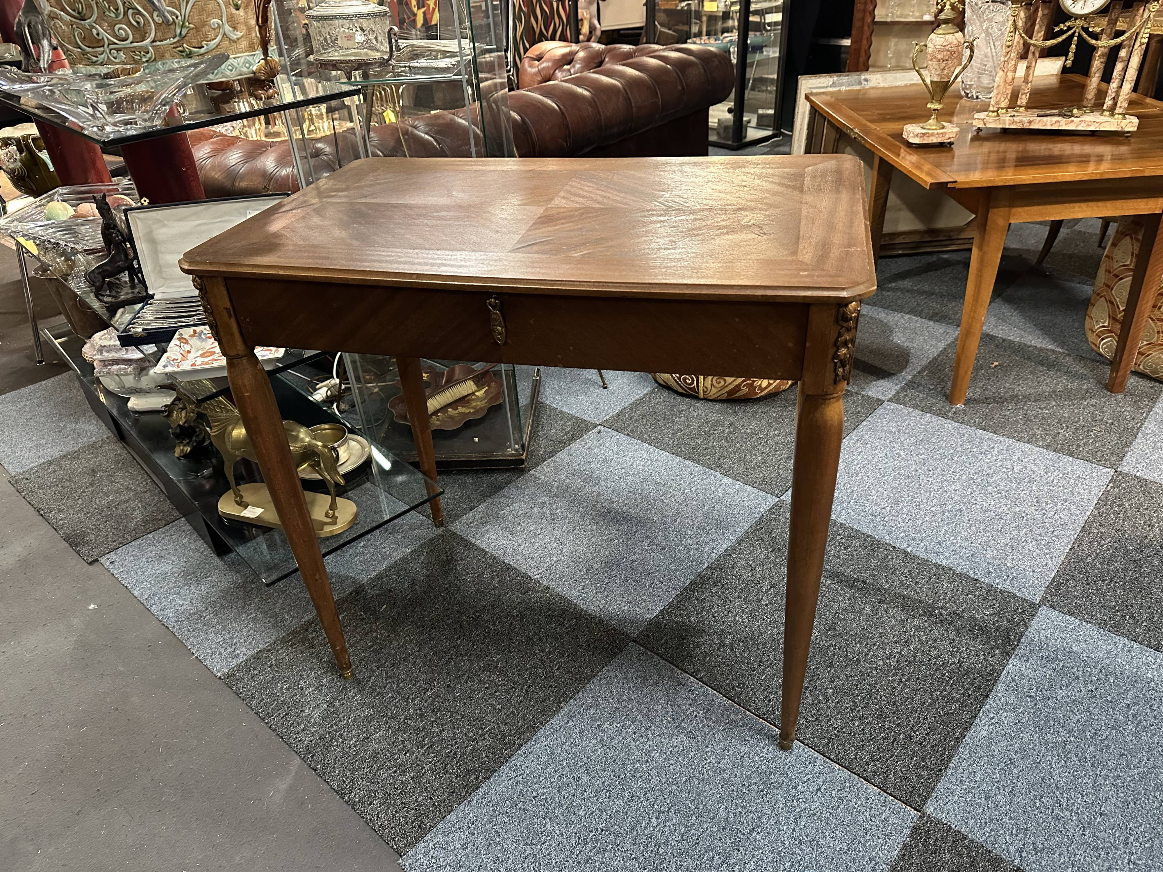 Table bureau