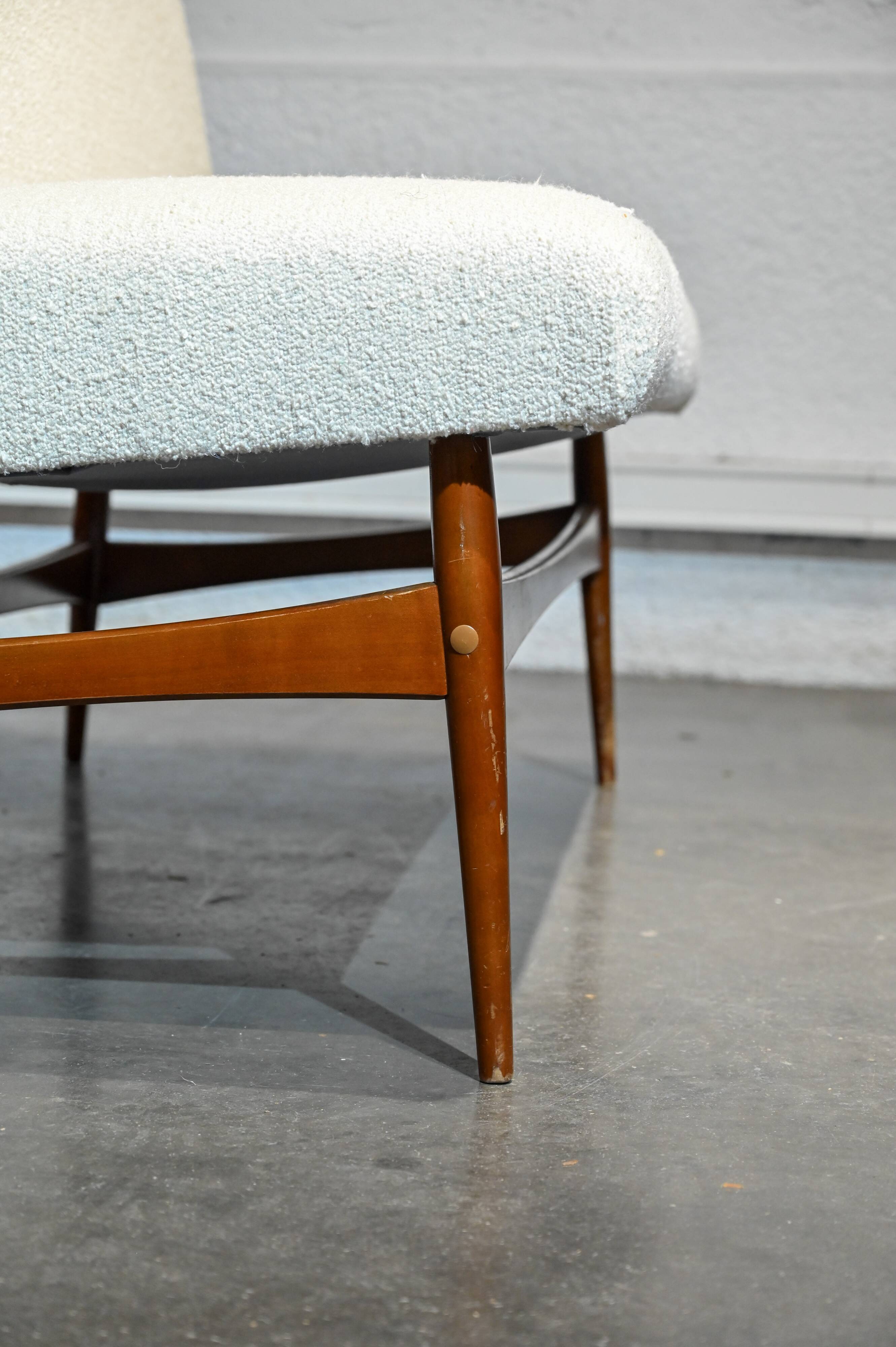 Scandinavian bench