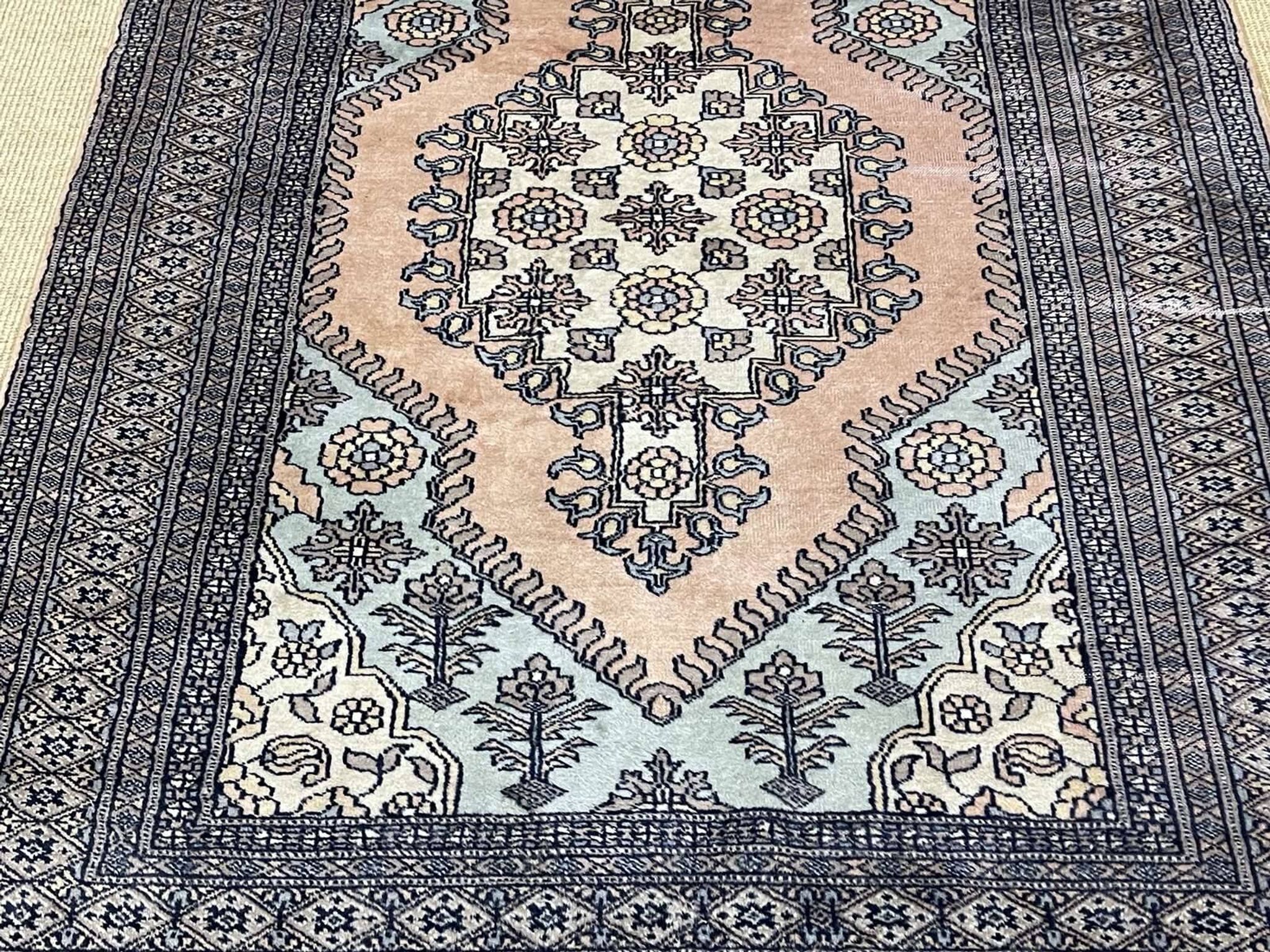Handmade Pakistani Wool Rug - 2m04 x 1m21