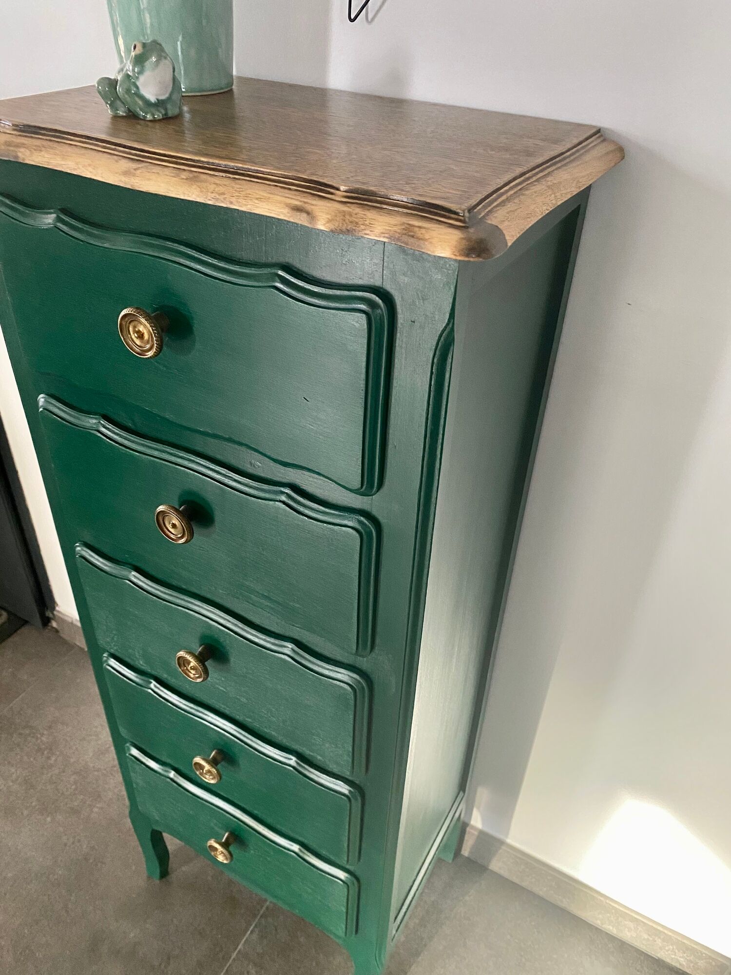 Chiffonnier 5 tiroirs relooké vert sapin et bois brut