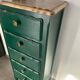 Chiffonnier 5 tiroirs relooké vert sapin et bois brut