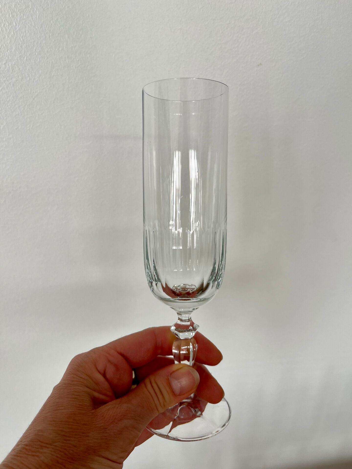 Set of 8 crystal champagne flutes in classic design.