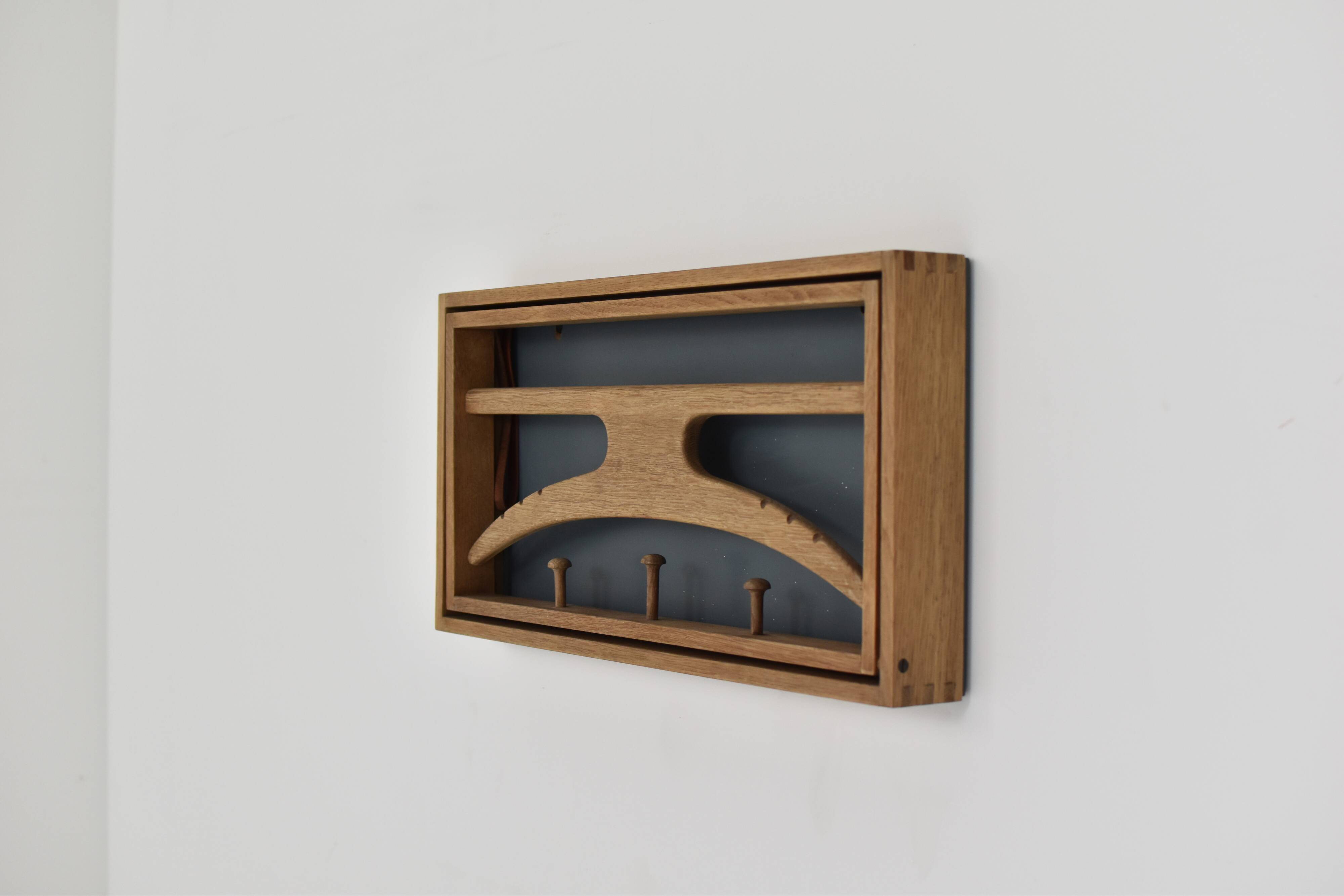 Valet mural d'Adam Hoff & Poul Østergaard pour Virum Møbelsnedkeri, Danemark 1963.