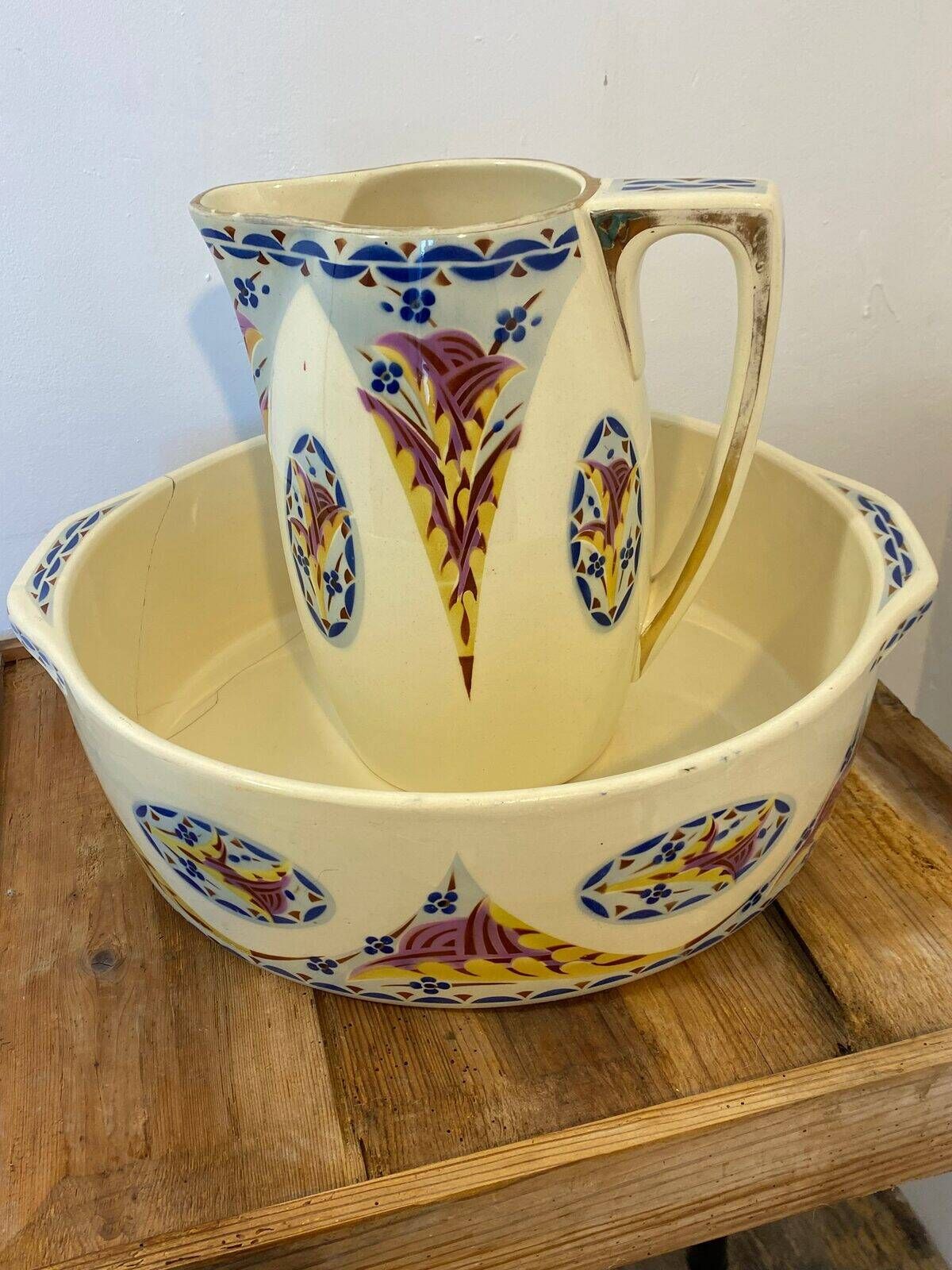 Art Deco bowl and dish from Saint-Amand, hand-painted floral decoration.