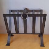 Brutalist magazine rack in forged steel, 1950.
