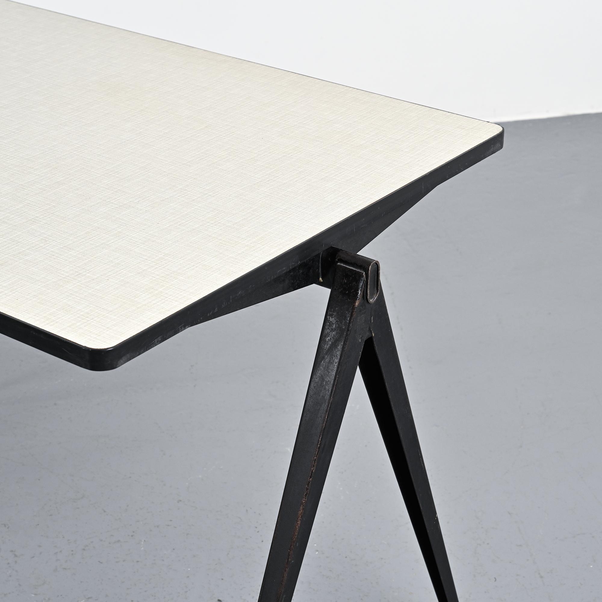 Bureau Pyramide par Wim Rietveld, circa 1960