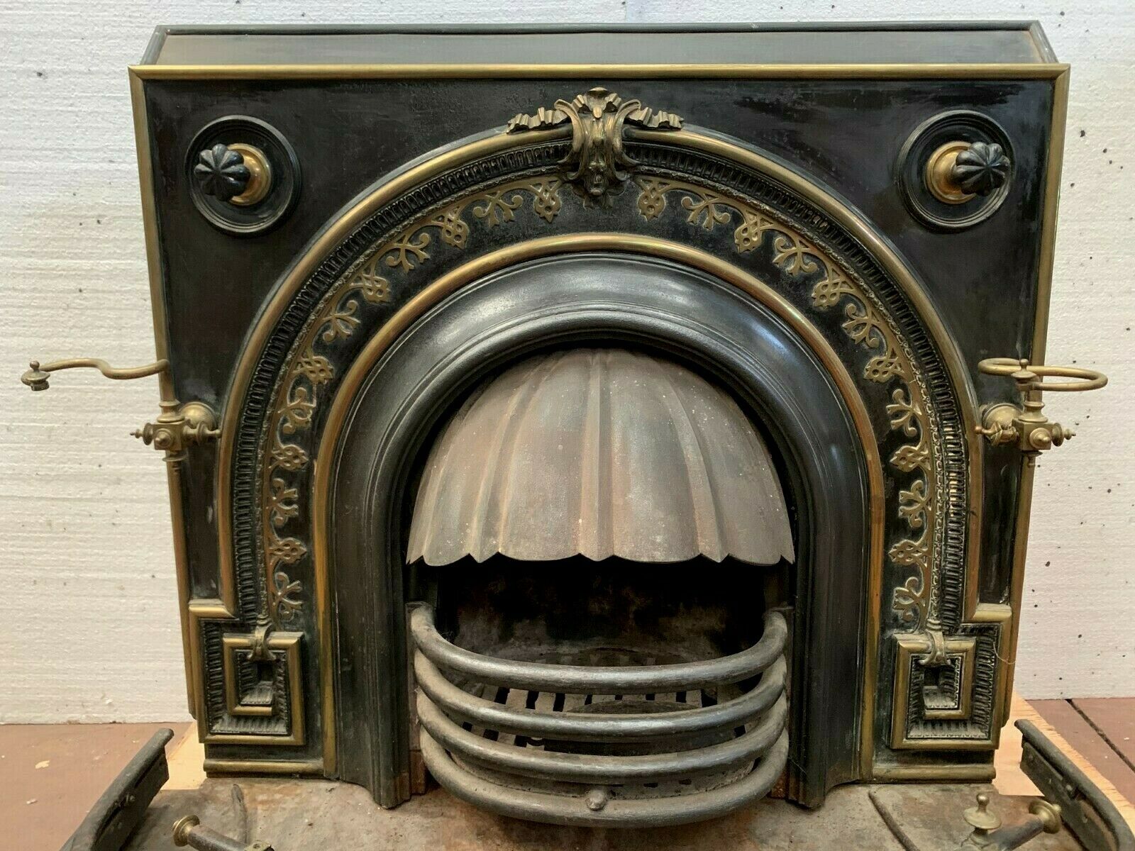 Napoleon III Old Fire-era cast iron chimney