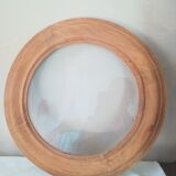 Round frame with coaster