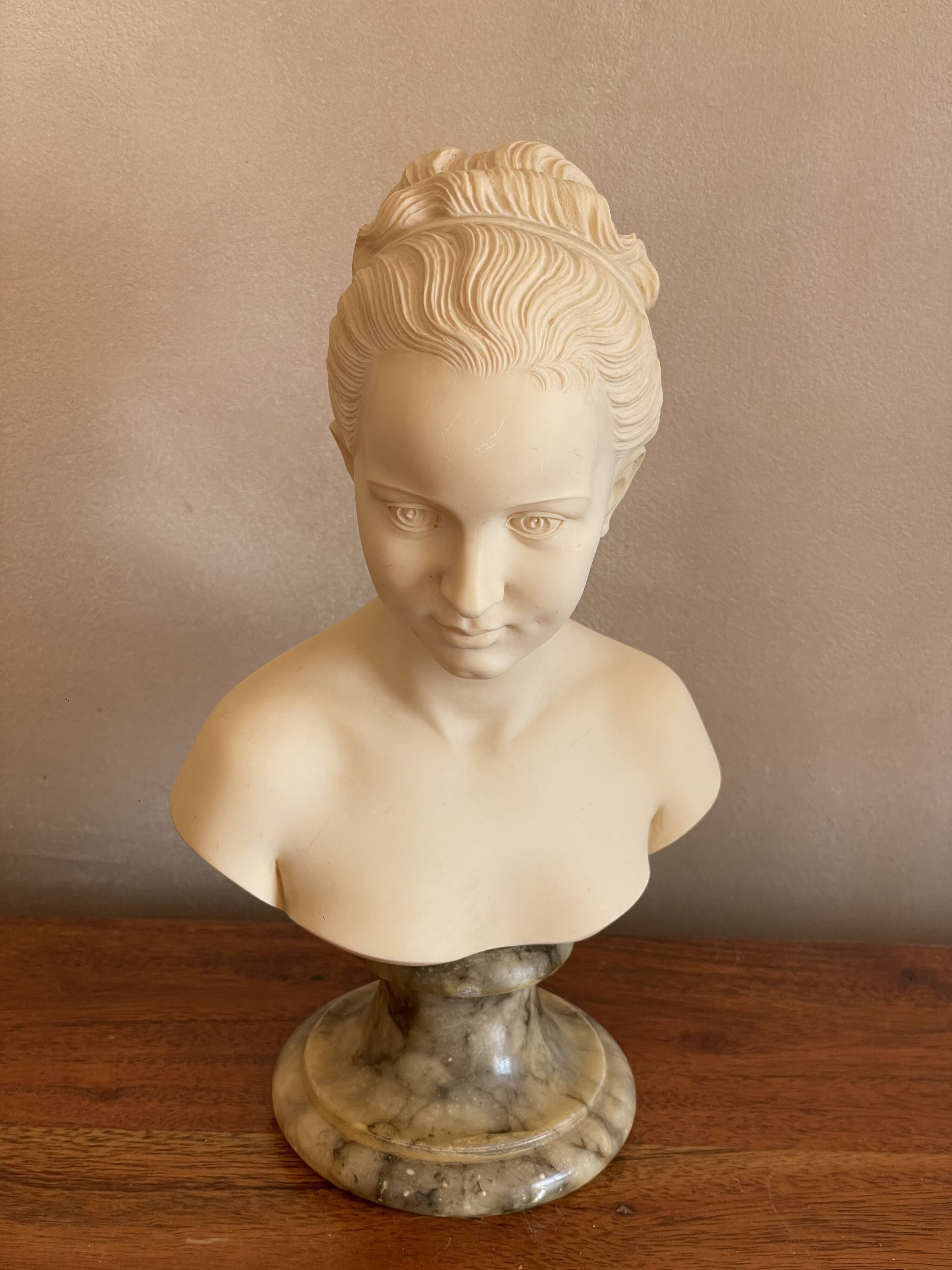 Buste femme en albâtre