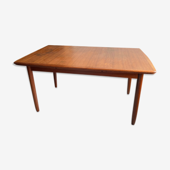 Scandinavian table