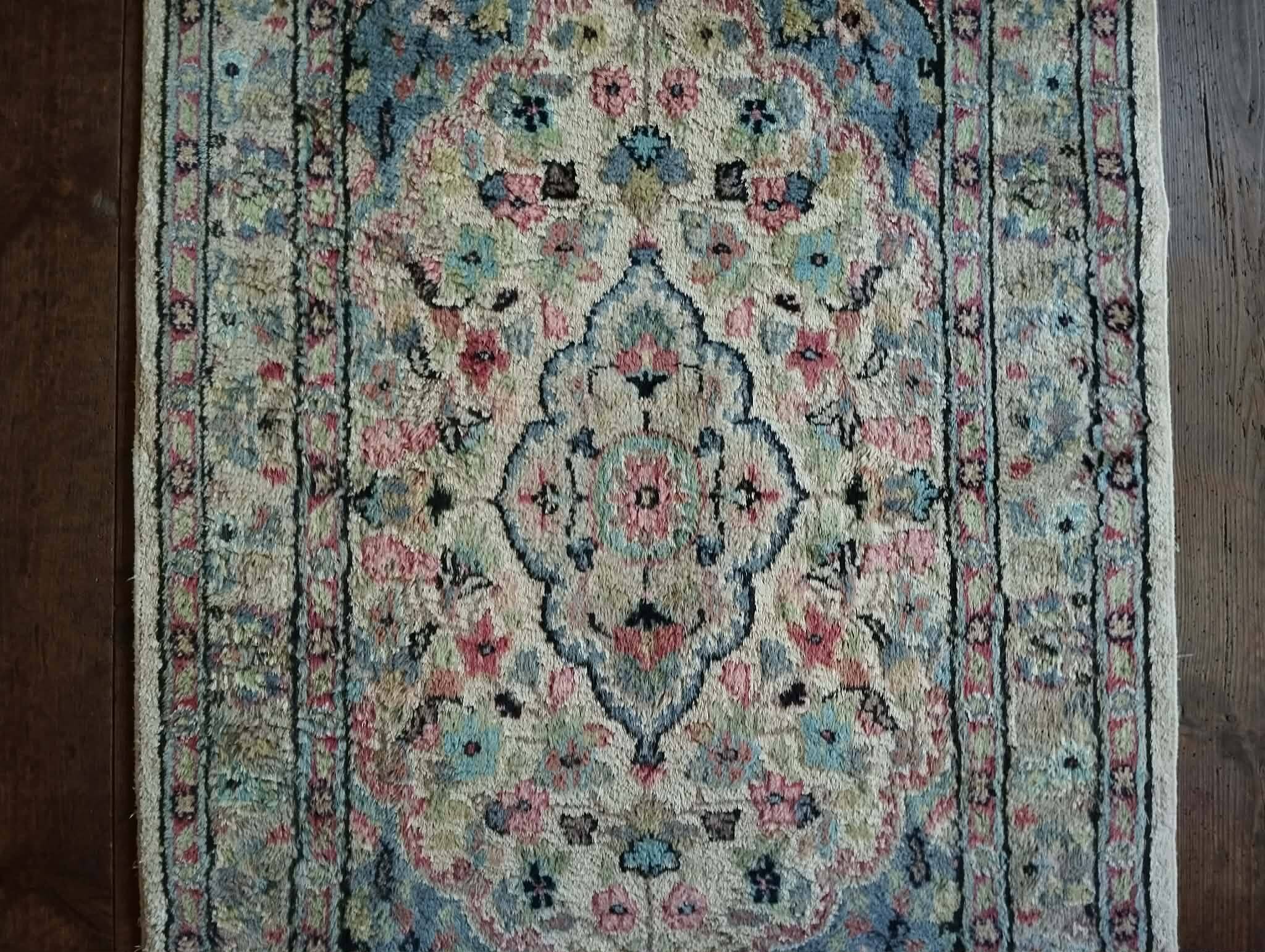 Handmade Pakistani wool and silk rug 128x80cm
