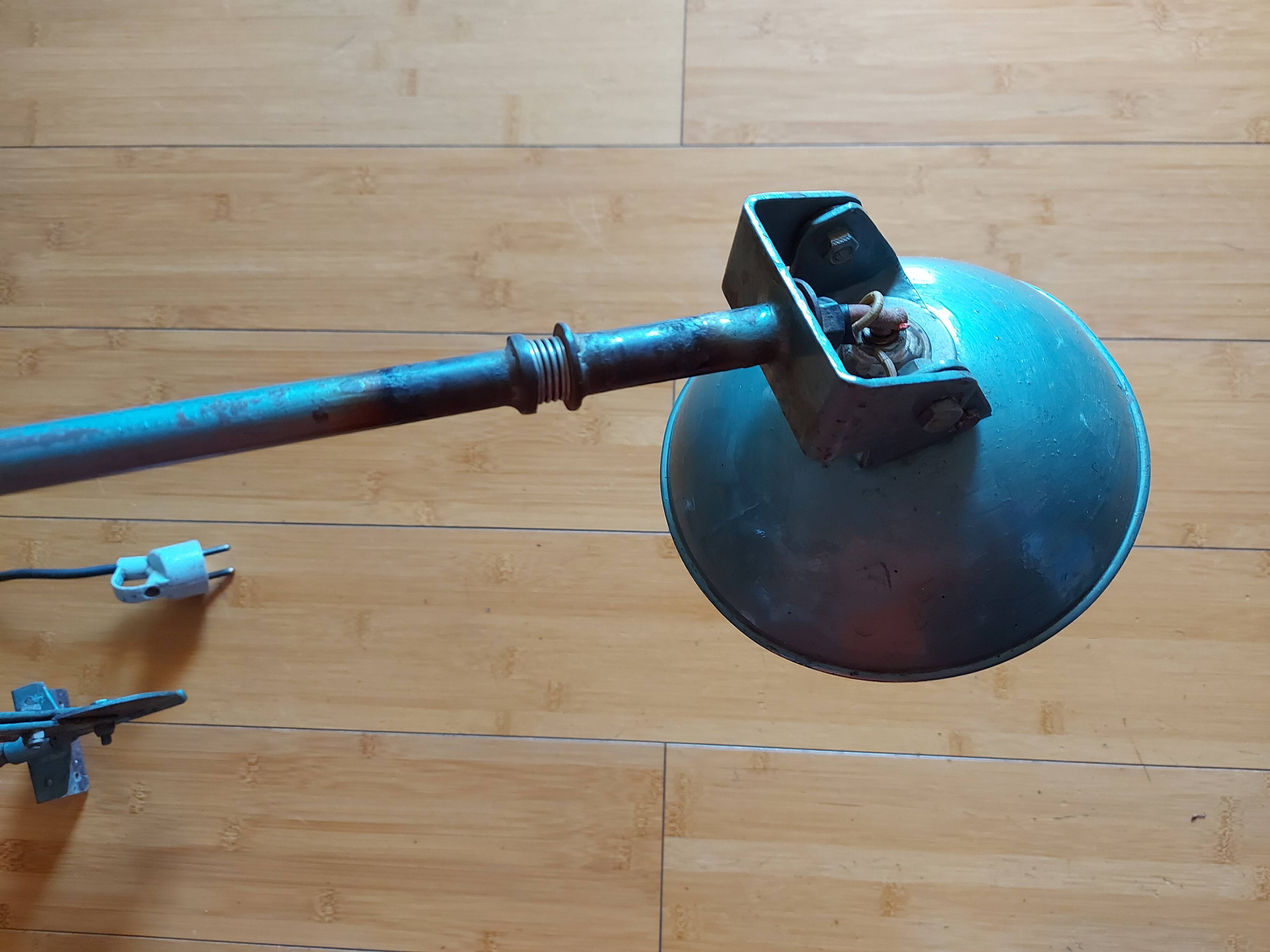 Lampe industrielle d'atelier à rotule