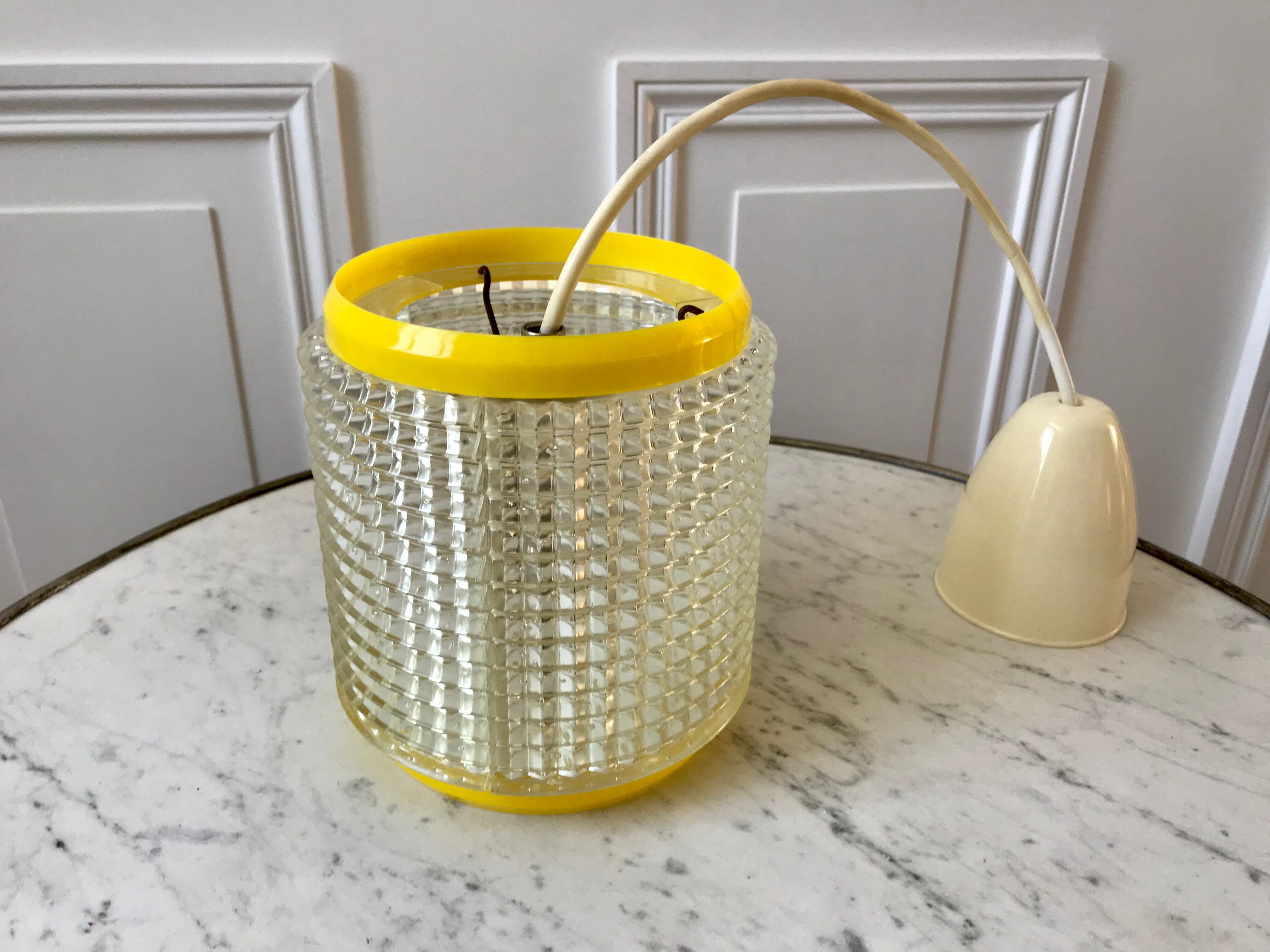 Suspension in yellow plexi and transparent 70s