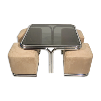 Table basse et poufs 1970