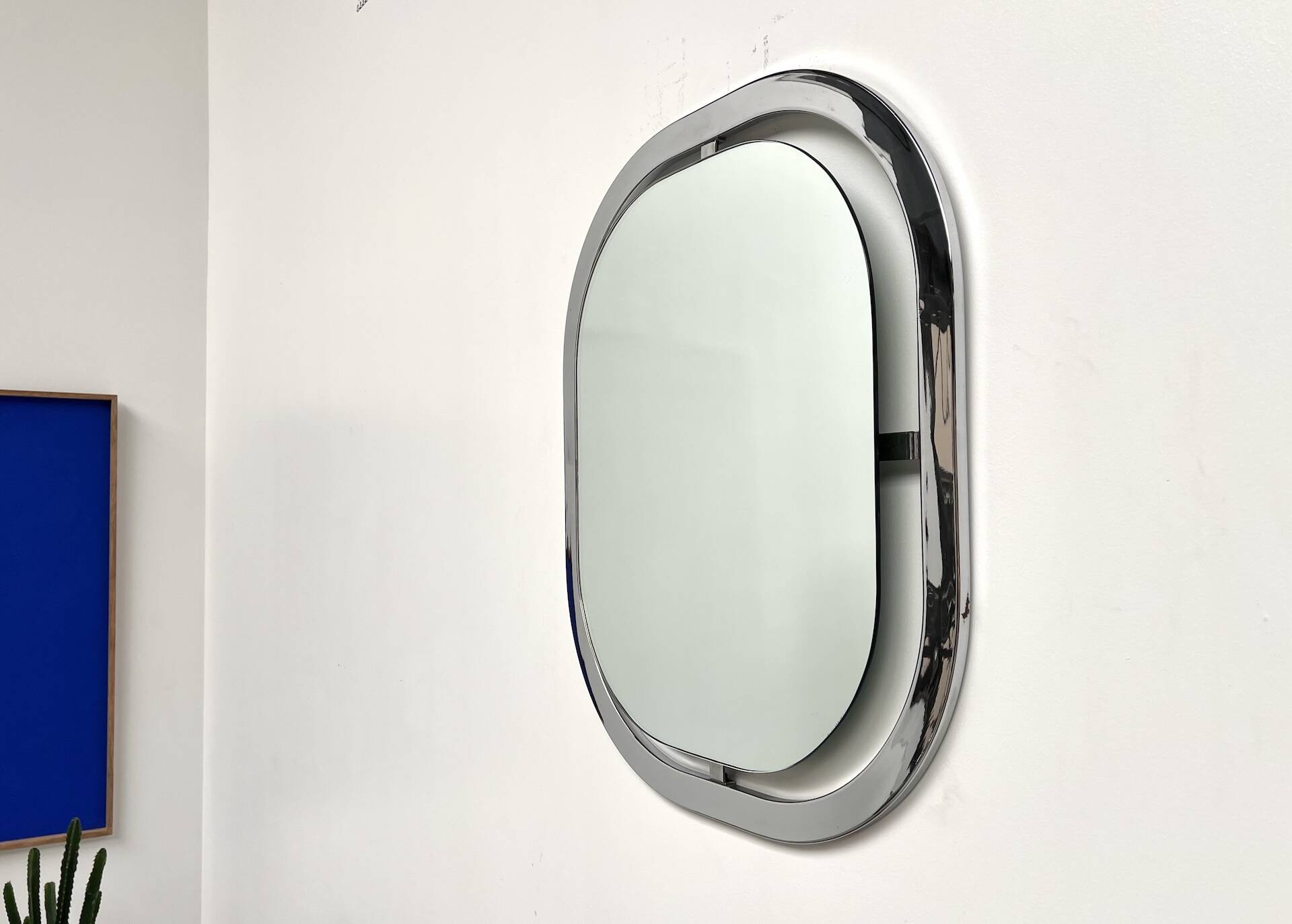 Bauhaus mirror in chrome-plated steel