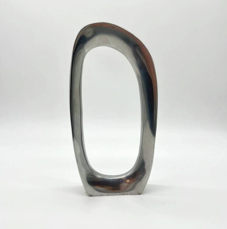 Vase sculptural en fonte d’aluminium — 1980s