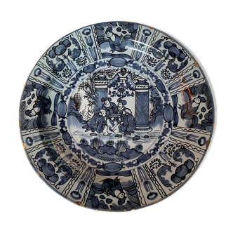 Large Dish Blue Delft late 17th/early 18th century