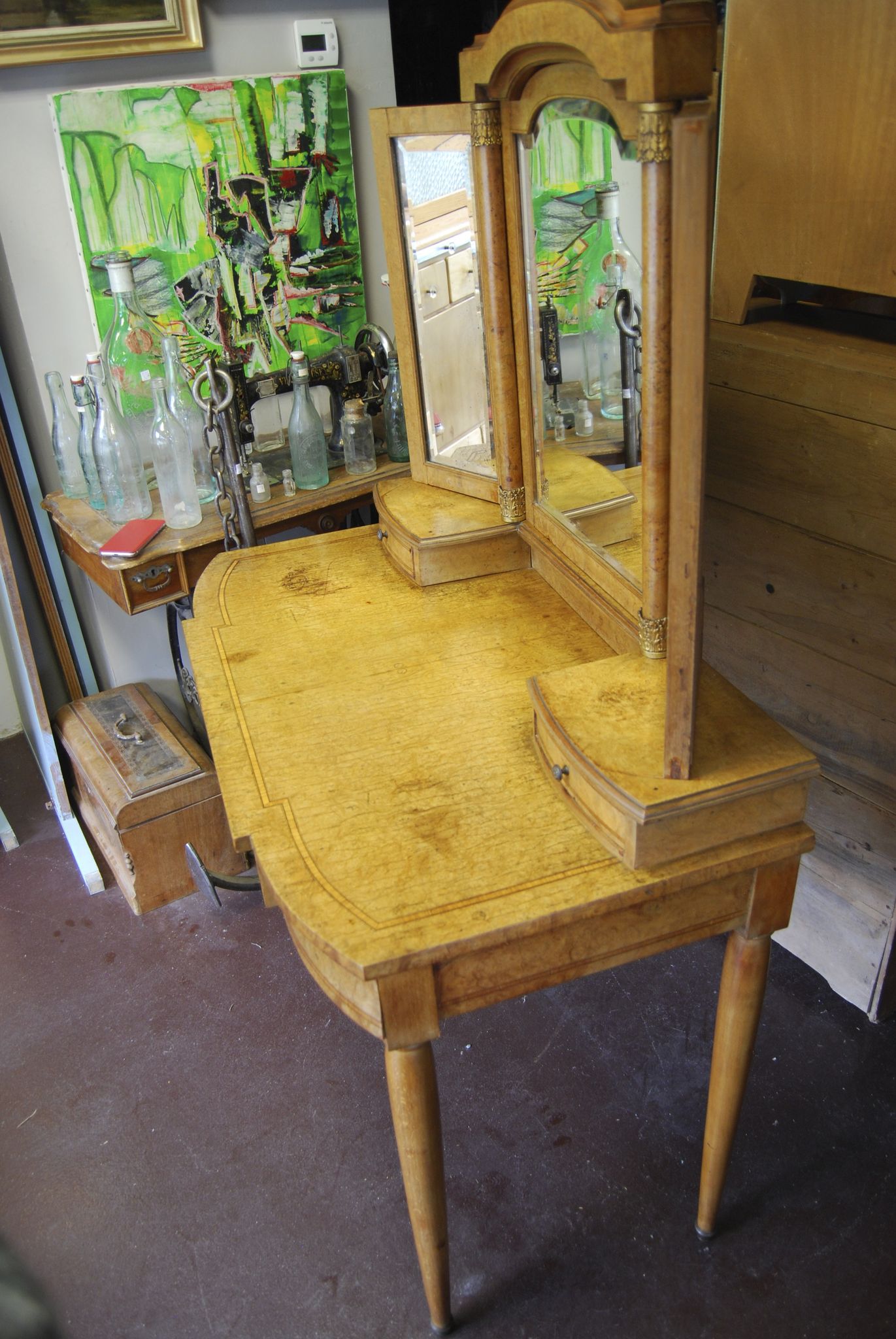 Louis XVI-style hairdresser in elm magnifying glass and 20th century marquetry net.