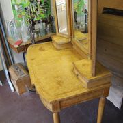 Louis XVI-style hairdresser in elm magnifying glass and 20th century marquetry net.