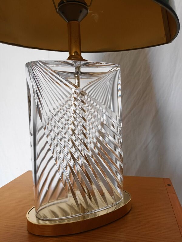 Lampe a poser en cristal taillé et laiton des années 70