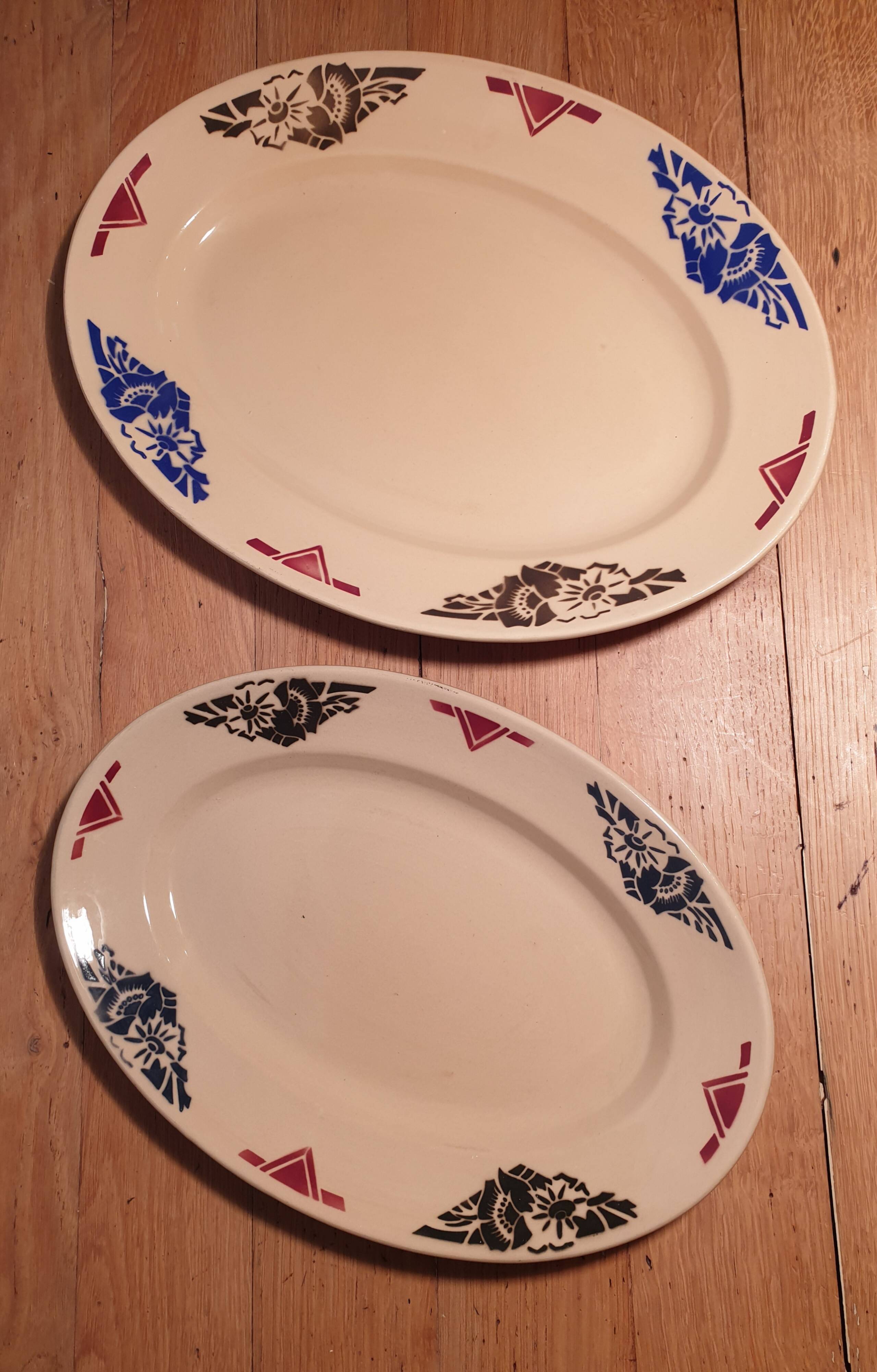 Duo of oval dishes