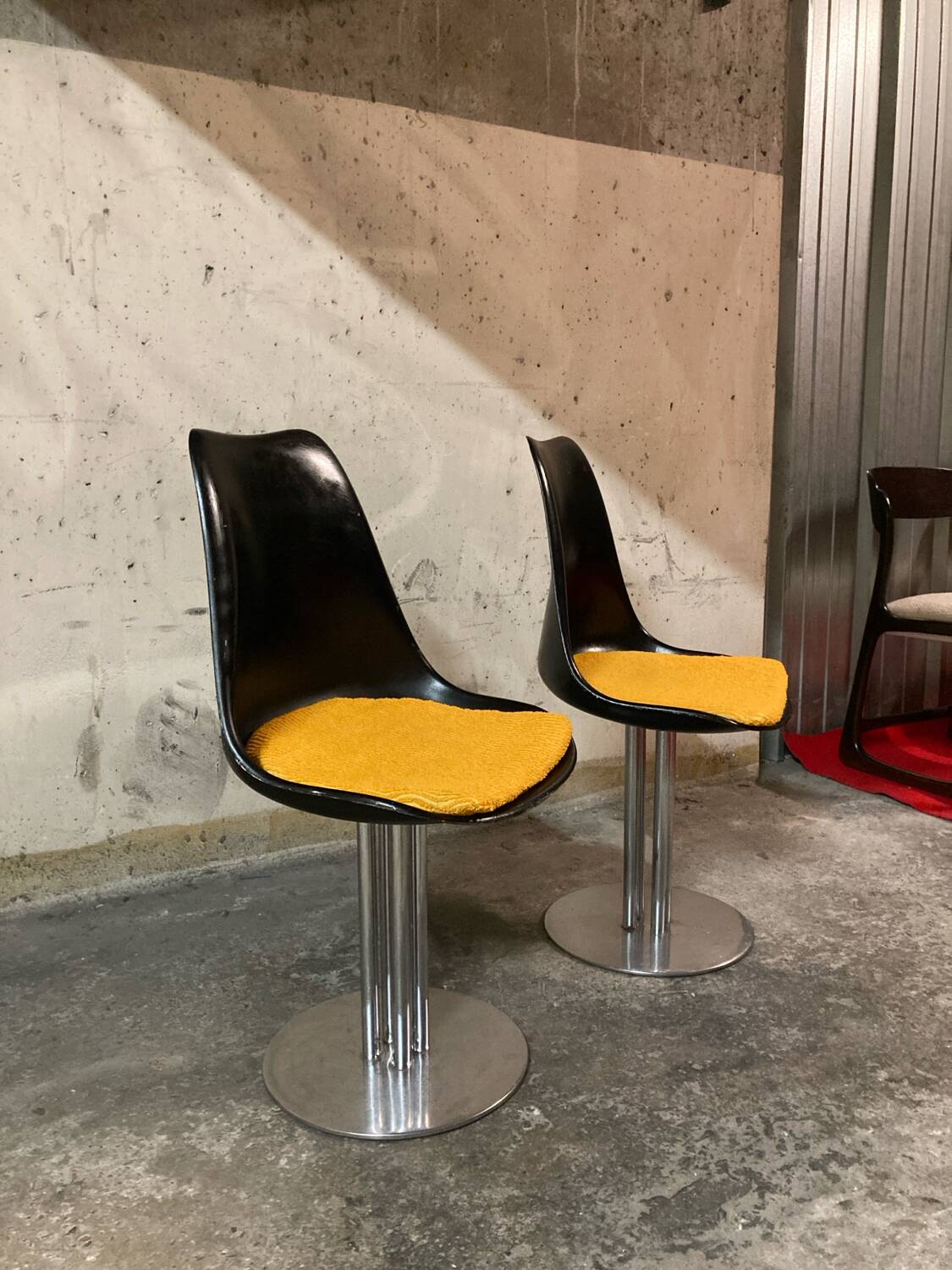 Set of black and yellow tulip chairs