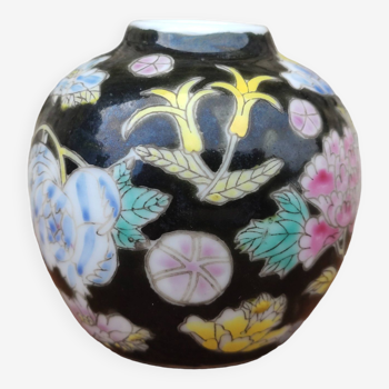 Chinese enamel vase
