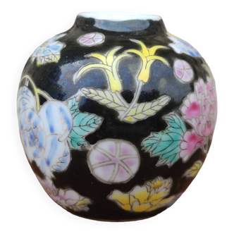 Chinese enamel vase