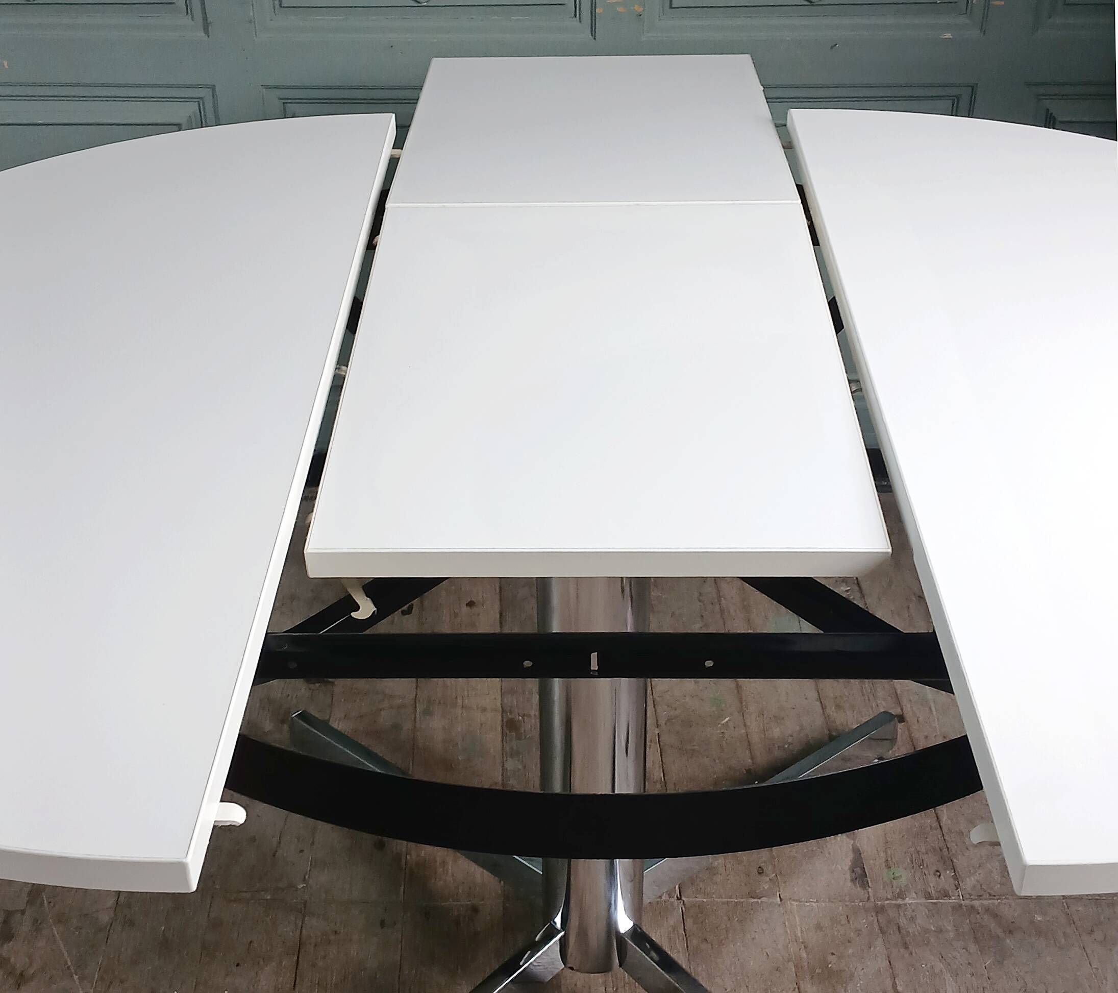 Table à manger "Pelikan" extensible. Esprit Florence Knoll. Roche Bobois 70