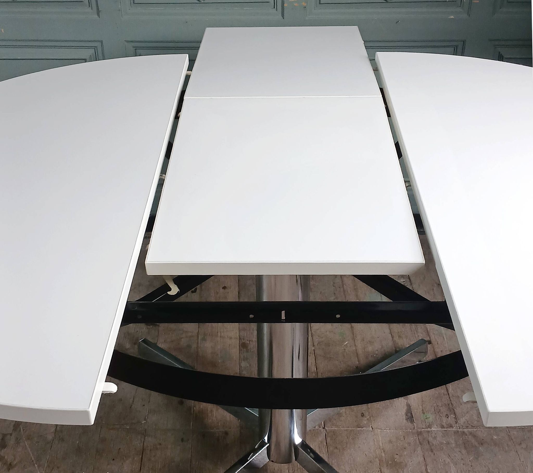 Table à manger "Pelikan" extensible. Esprit Florence Knoll. Roche Bobois 70