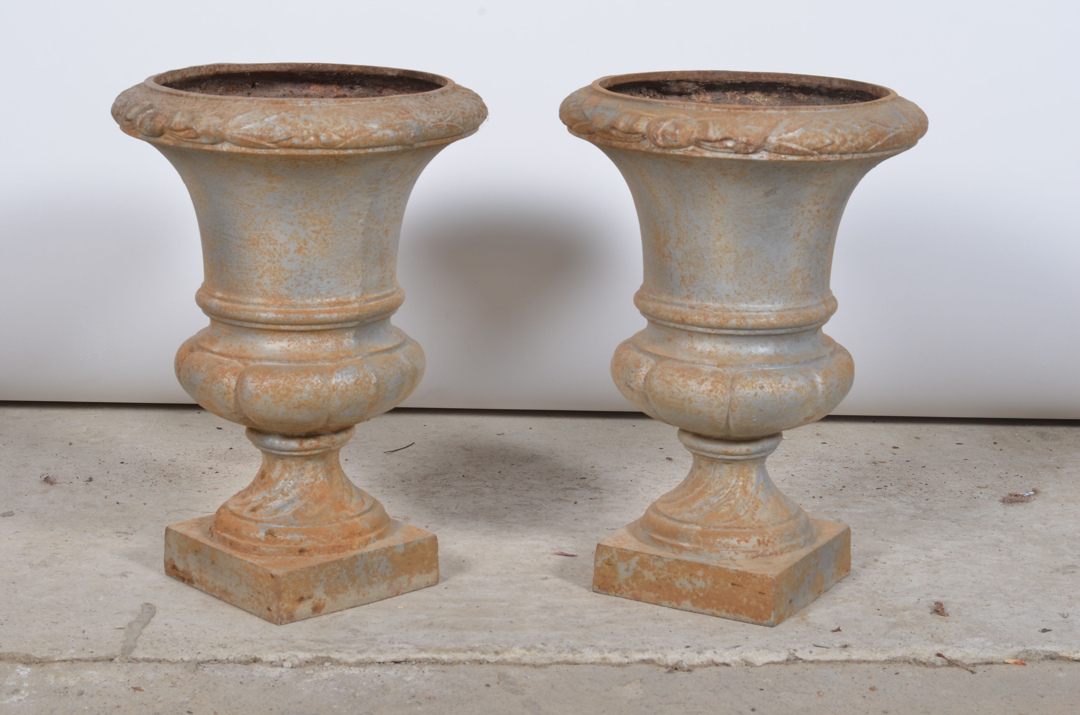 Paire de vases Médicis en fonte