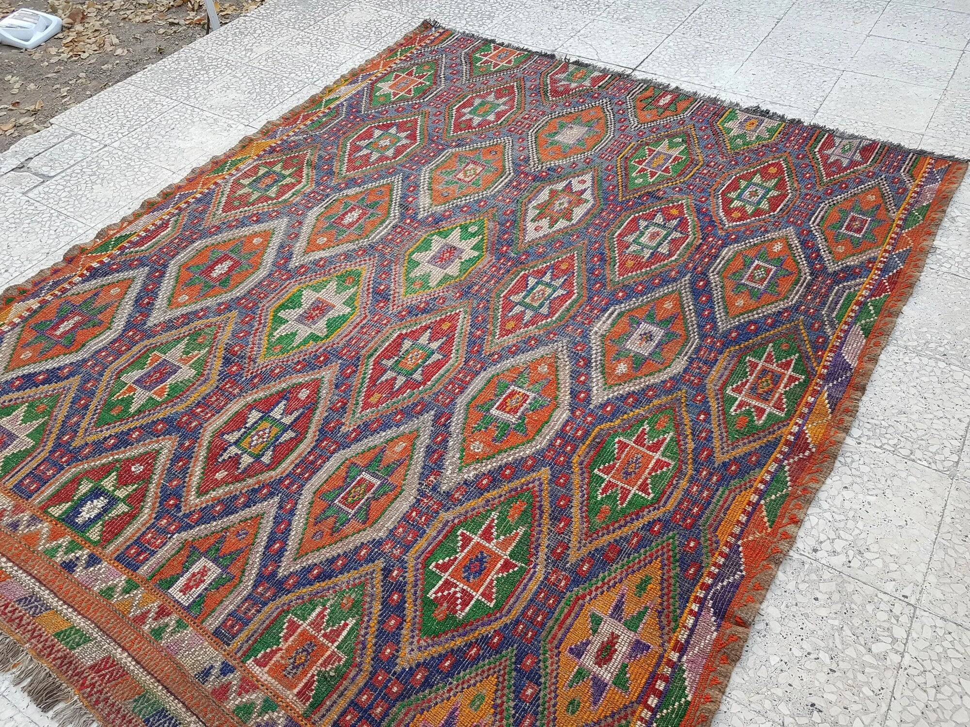 Vintage Turkish kilim, handwoven, 186x227 cm.
