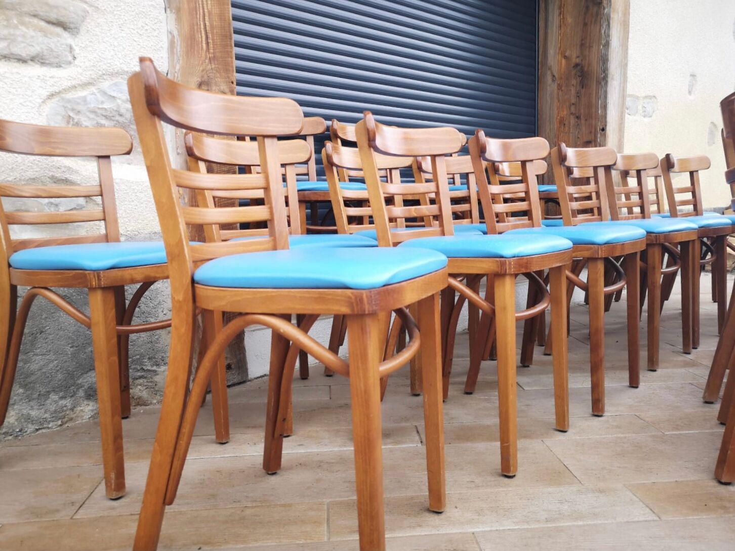 Lot de 24 chaises de bistrot restaurant vintage