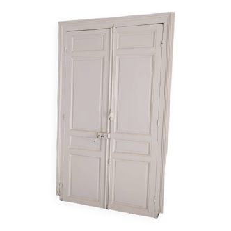 Double oak door in Haussmann style