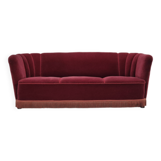 Canapé 3 places danois des années 1960, état d'origine, velours d'ameublement rouge cerise.