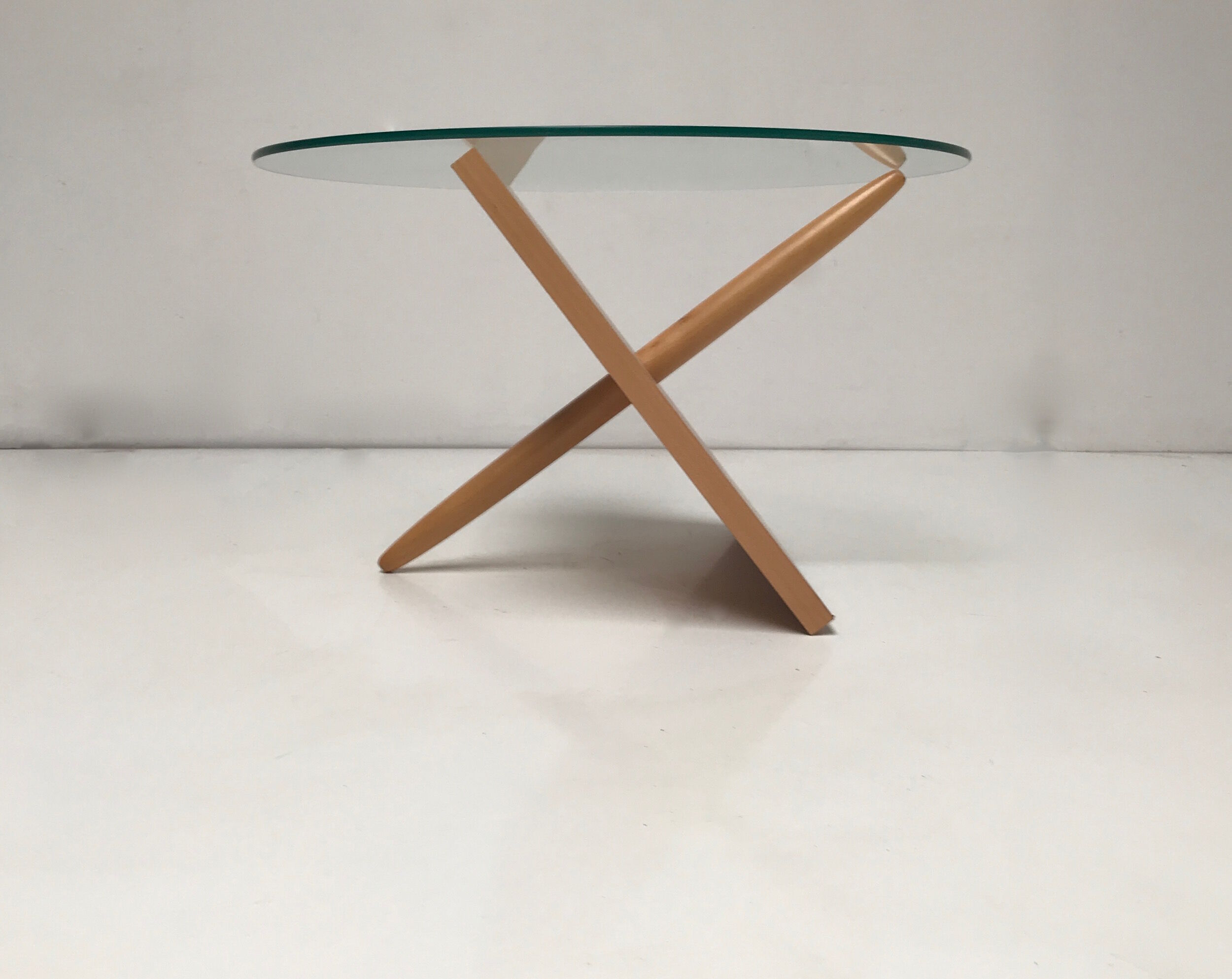 Table basse ronde en verre et bois Pays-Bas des années 1990