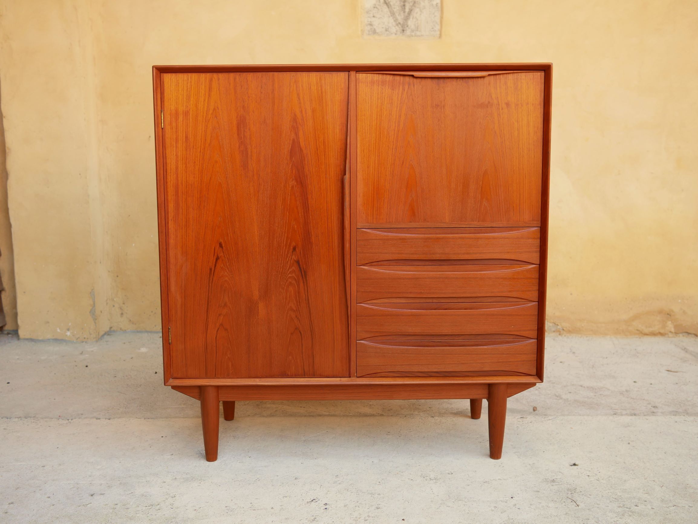 Scandinavian buffet teak bar by A. Vodder for Dyrlund Editions