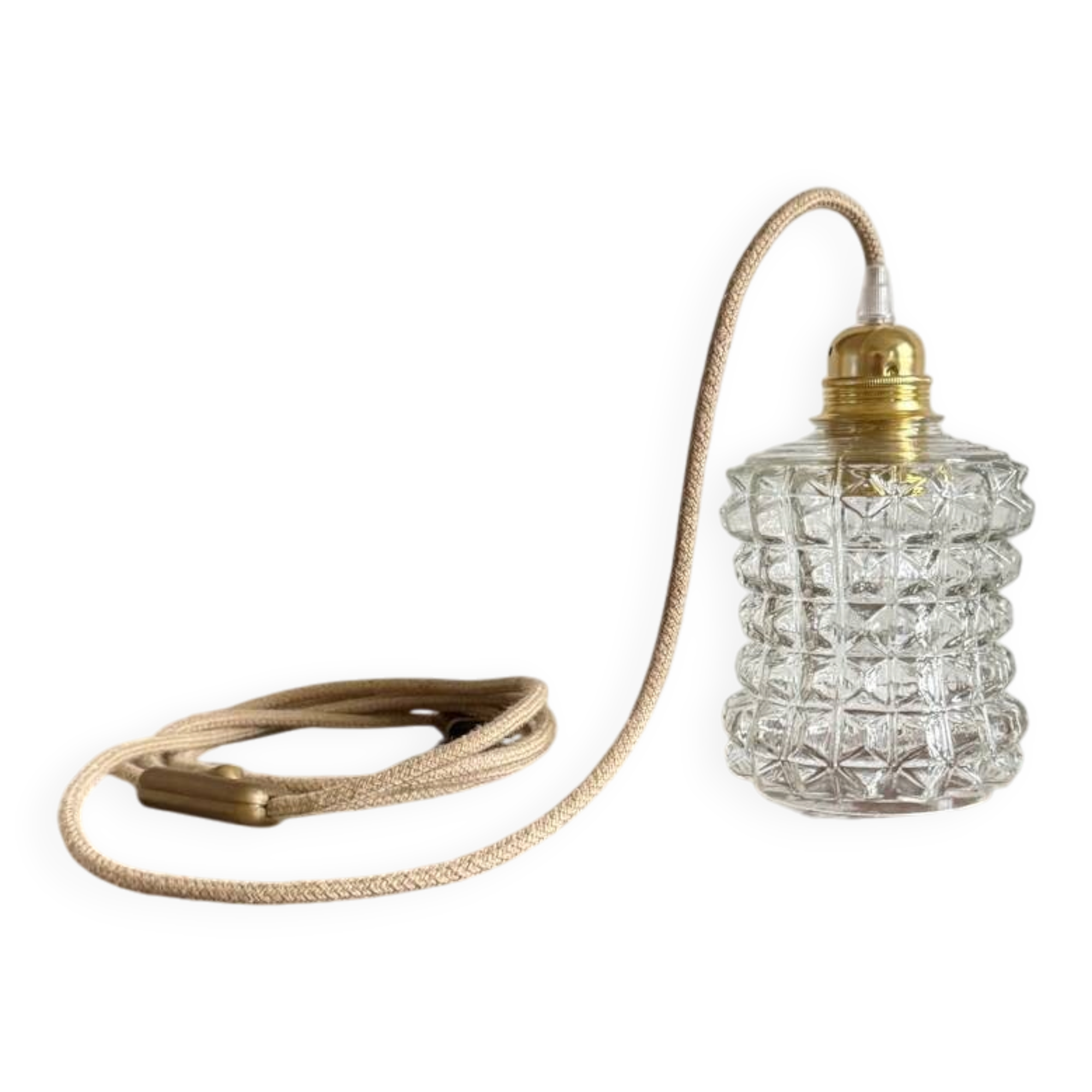 Glass lamp with diamond pattern
