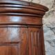 Cabinet demi-lune ancien en noyer, fin XVIIIe siècle, château français