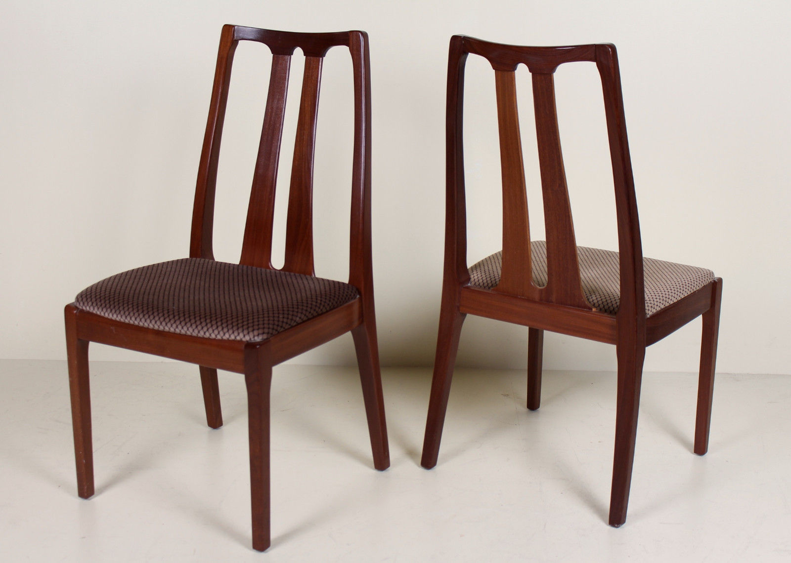 Table of dining room chairs in teak and retro vintage 1970s Nathan