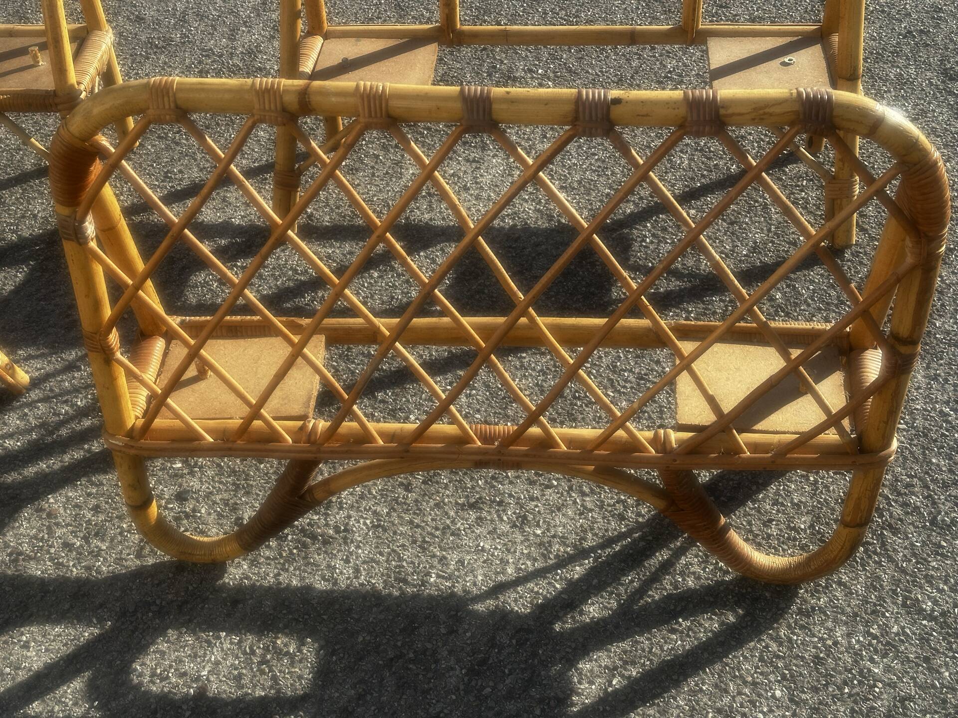 Pair of vintage single beds in rattan, 1970s.